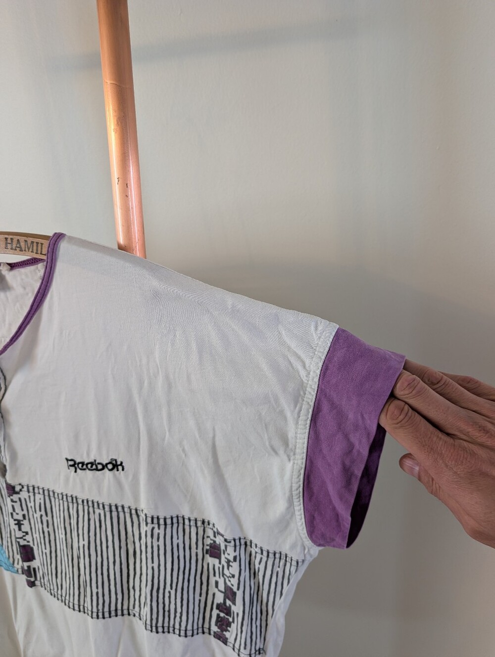🔥80s/90s🔥- Reebok White Tee w/ Purple & Teal Geometric Accent, Tennis Vibe 🎾 - Picture 6 of 12